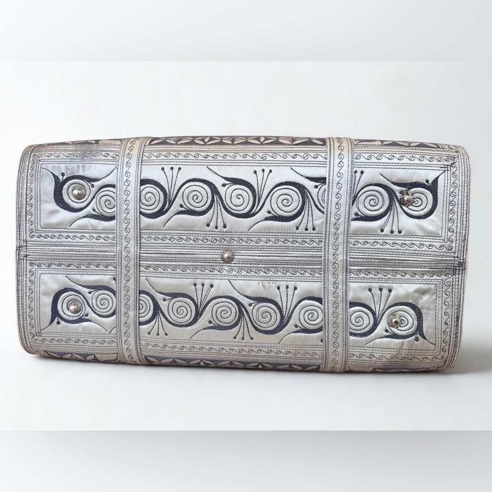 Authentic BANDA BAGS Weekender Travel Bag - Platinum Silver/Grey - Picture 5 of 10